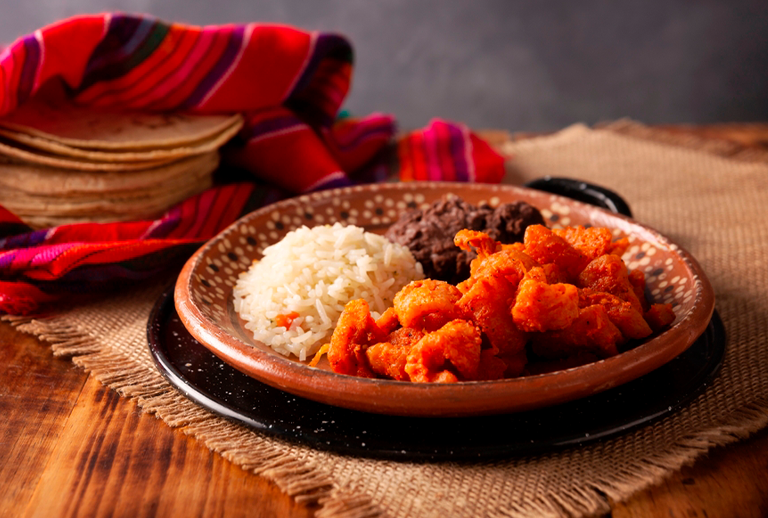 chicharron en salsa roja